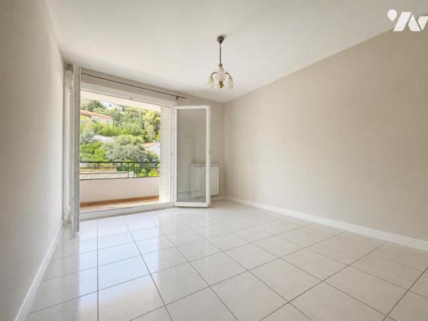 LA GARDE – T5 TRAVERSANT DE 94 m² AVEC TERRASSES ET CAVE