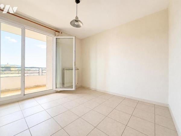 LA GARDE – T5 TRAVERSANT DE 94 m² AVEC TERRASSES ET CAVE