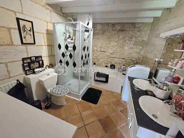 Corps de ferme de 379 m²