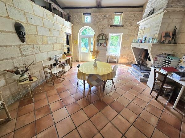 Corps de ferme de 379 m²