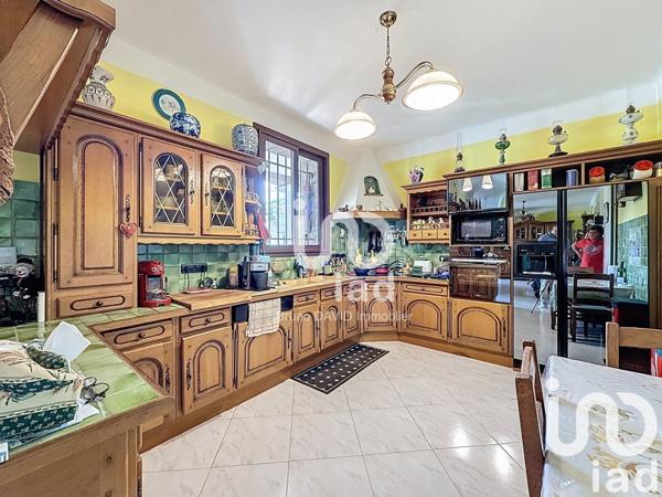 Maison 8 pièces de 207 m² à Hyères (83400)