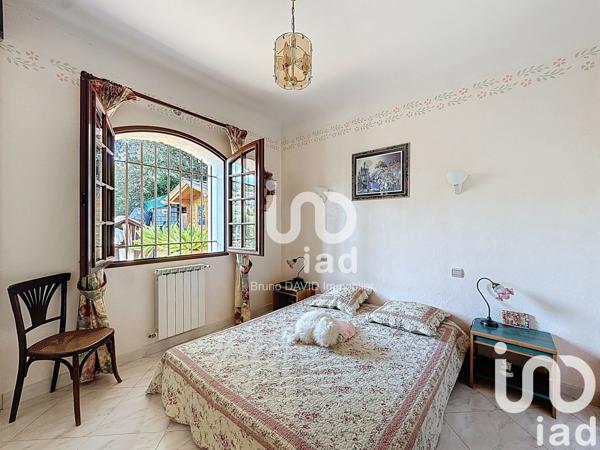 Maison 8 pièces de 207 m² à Hyères (83400)