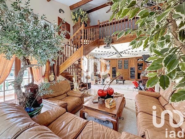 Maison 8 pièces de 207 m² à Hyères (83400)