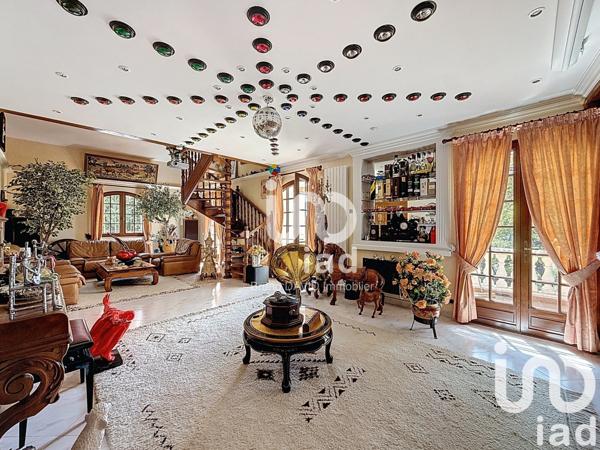 Maison 8 pièces de 207 m² à Hyères (83400)