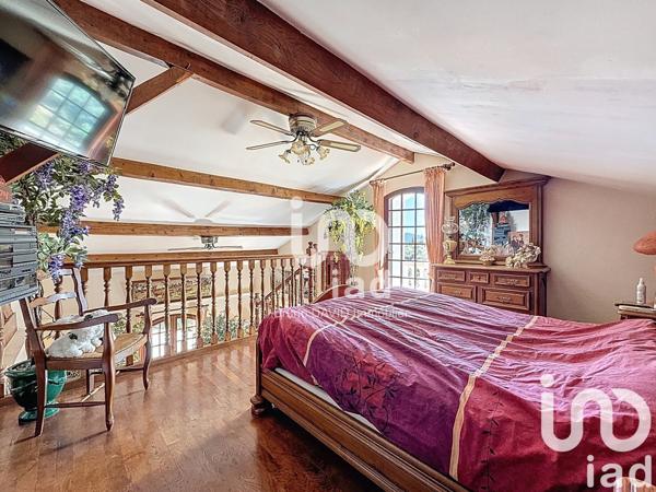 Maison 8 pièces de 207 m² à Hyères (83400)