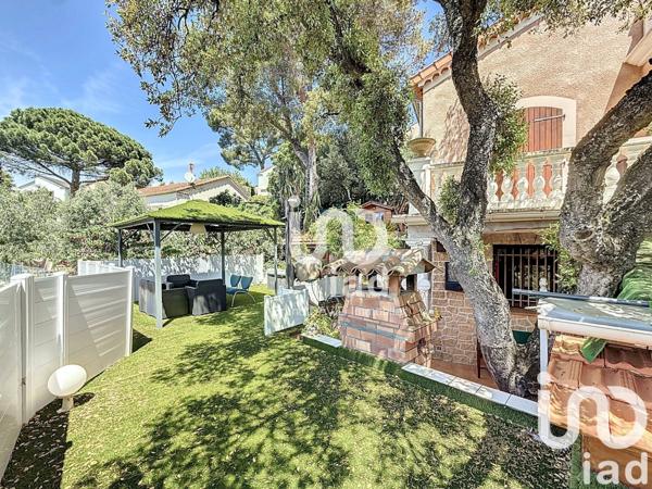 Maison 8 pièces de 207 m² à Hyères (83400)