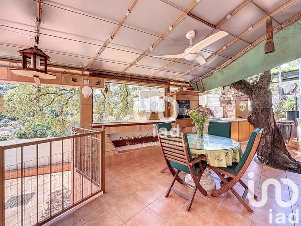 Maison 8 pièces de 207 m² à Hyères (83400)