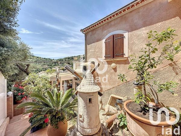 Maison 8 pièces de 207 m² à Hyères (83400)