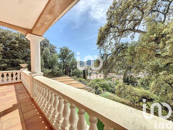 Maison 8 pièces de 207 m² à Hyères (83400)