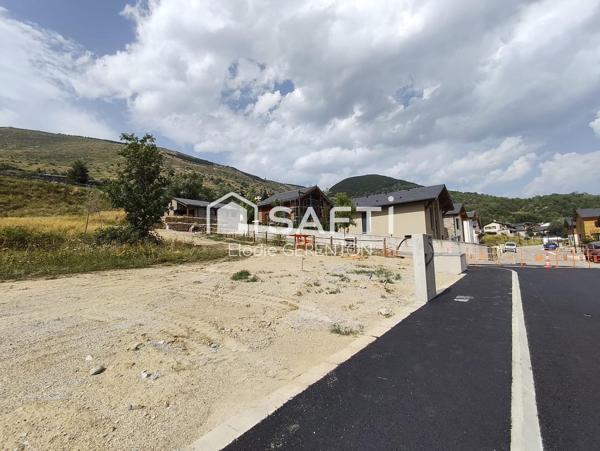 Terrain constructible 3 faces dans petit lotissement