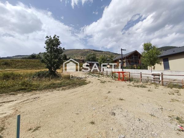 Terrain constructible 3 faces dans petit lotissement