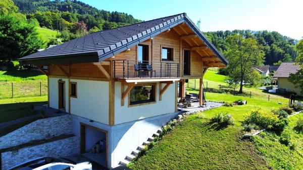 Chalet moderne et chaleureux  de 156 m² habitables sur 1330 m² de terrain