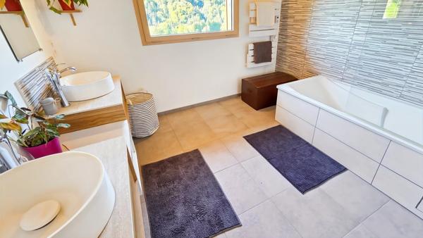 Chalet moderne et chaleureux  de 156 m² habitables sur 1330 m² de terrain