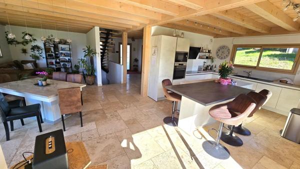 Chalet moderne et chaleureux  de 156 m² habitables sur 1330 m² de terrain