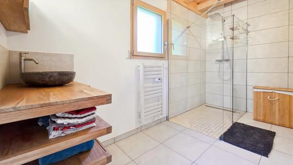 Chalet moderne et chaleureux  de 156 m² habitables sur 1330 m² de terrain