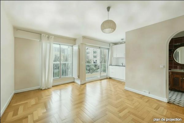 Studio avec balcon, calme et lumineux