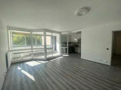 Vente                                                      Appartement
                        
                     5 pièces                      101 m2                     à Grenoble