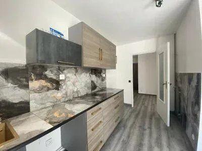 Vente                                                      Appartement
                        
                     5 pièces                      101 m2                     à Grenoble