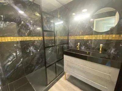 Vente                                                      Appartement
                        
                     5 pièces                      101 m2                     à Grenoble