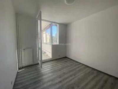 Vente                                                      Appartement
                        
                     5 pièces                      101 m2                     à Grenoble