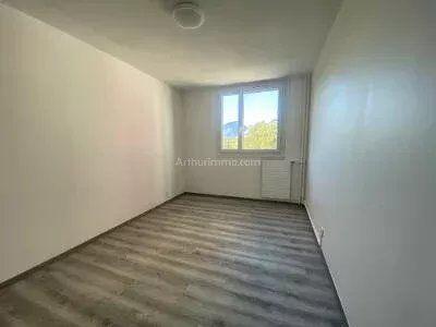 Vente                                                      Appartement
                        
                     5 pièces                      101 m2                     à Grenoble