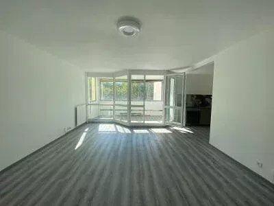 Vente                                                      Appartement
                        
                     5 pièces                      101 m2                     à Grenoble