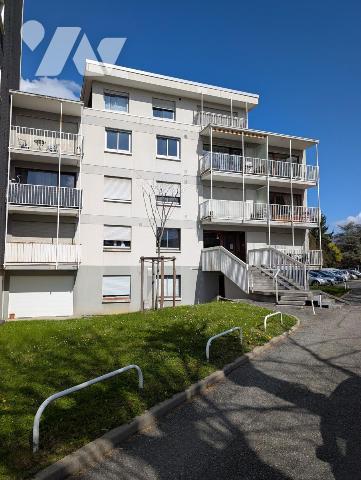 Appartement de type 3 p + cuisine + garage 