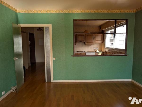 Appartement de type 3 p + cuisine + garage 