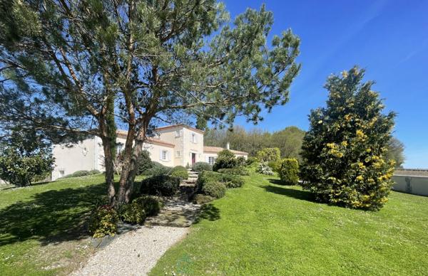 MAISON ET GITE IND. AVEC UN PARC ARBORE DE + DE 4 000 m²
