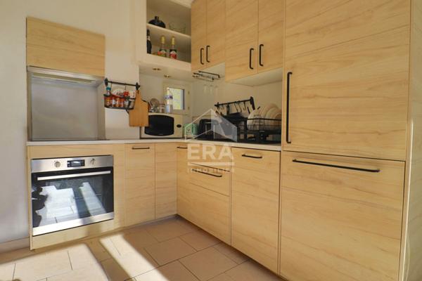 A vendre en exclusivité Appartement Marseille 2 pièces Traversant -Lumineux - Calme  - Barnière -Lauze