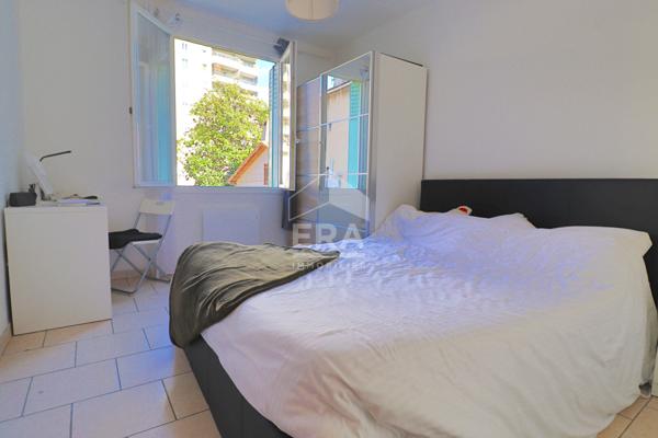 A vendre en exclusivité Appartement Marseille 2 pièces Traversant -Lumineux - Calme  - Barnière -Lauze