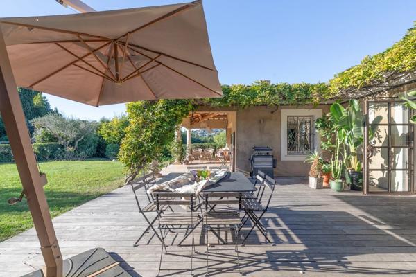 SPLENDIDE VILLA AVEC JARDIN PAYSAGER ET PISCINE _ MOUGINS