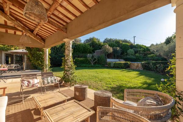 SPLENDIDE VILLA AVEC JARDIN PAYSAGER ET PISCINE _ MOUGINS