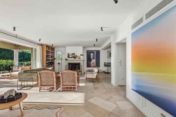 SPLENDIDE VILLA AVEC JARDIN PAYSAGER ET PISCINE _ MOUGINS