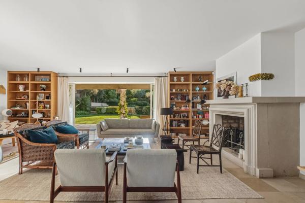 SPLENDIDE VILLA AVEC JARDIN PAYSAGER ET PISCINE _ MOUGINS