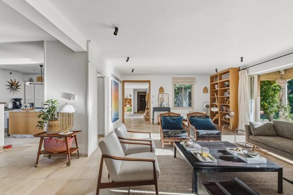 SPLENDIDE VILLA AVEC JARDIN PAYSAGER ET PISCINE _ MOUGINS