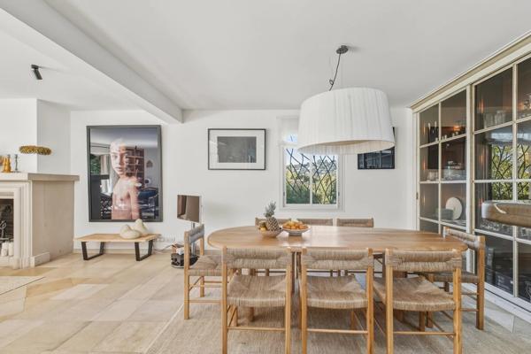 SPLENDIDE VILLA AVEC JARDIN PAYSAGER ET PISCINE _ MOUGINS