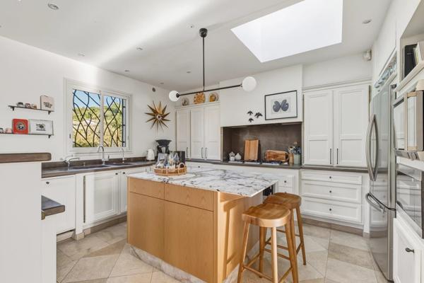 SPLENDIDE VILLA AVEC JARDIN PAYSAGER ET PISCINE _ MOUGINS