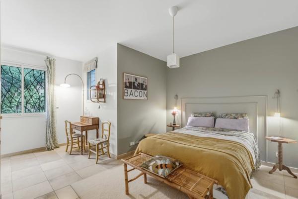 SPLENDIDE VILLA AVEC JARDIN PAYSAGER ET PISCINE _ MOUGINS