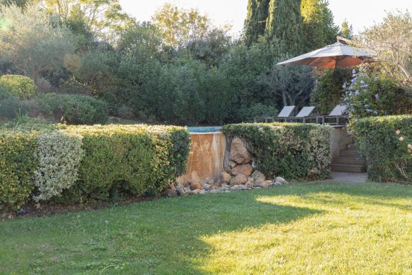 SPLENDIDE VILLA AVEC JARDIN PAYSAGER ET PISCINE _ MOUGINS