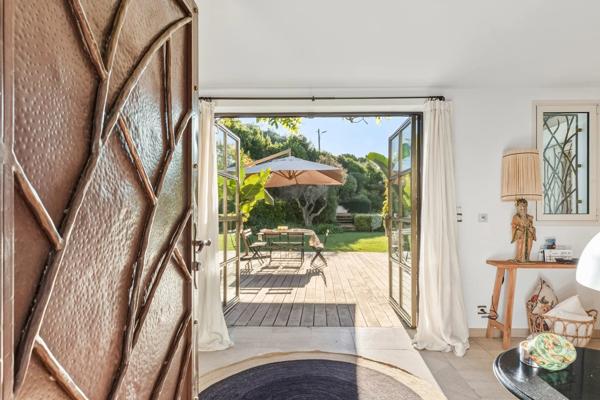 SPLENDIDE VILLA AVEC JARDIN PAYSAGER ET PISCINE _ MOUGINS