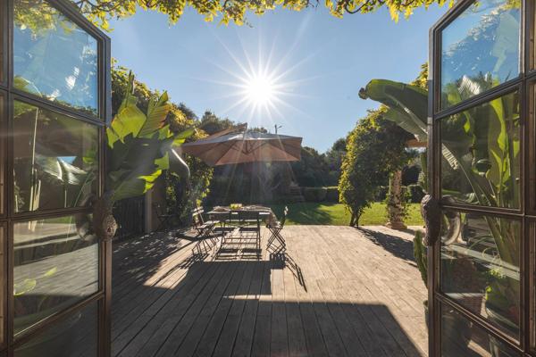SPLENDIDE VILLA AVEC JARDIN PAYSAGER ET PISCINE _ MOUGINS