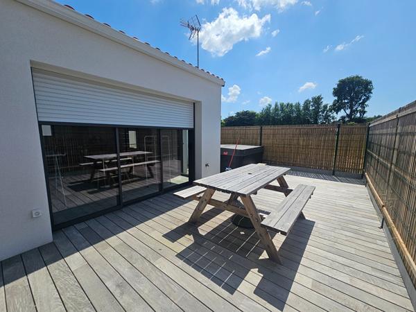 Maison à louer Saint Jean De Monts : 3 pièces, 66m² avec 2 chambre(s) à 880€ - AJP Immobilier St-Gilles-Croix-de-Vie