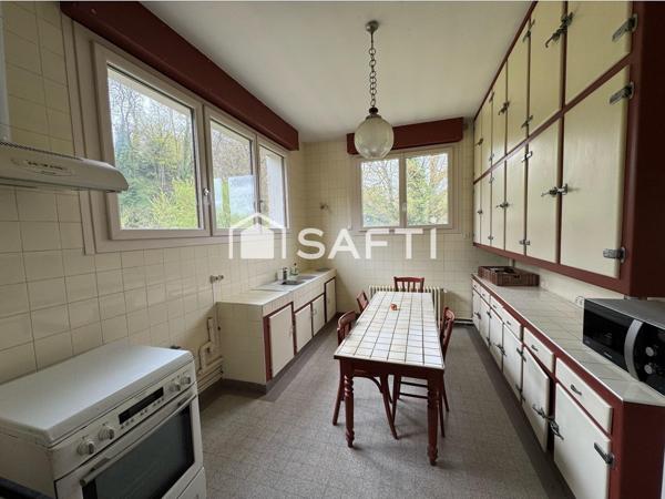 Maison - 11 pièces -  298m2