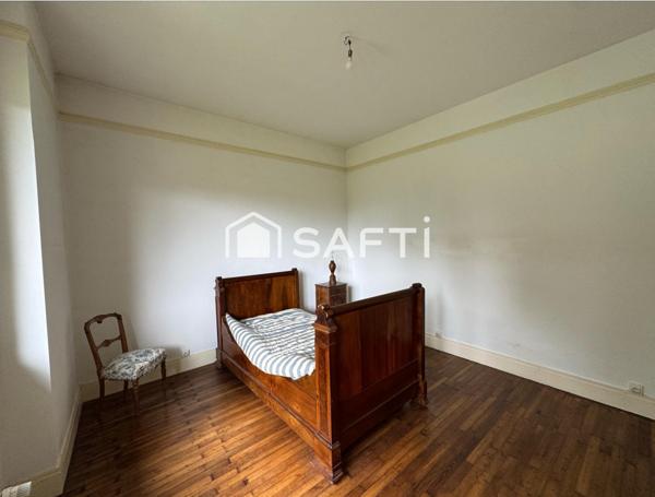 Maison - 11 pièces -  298m2