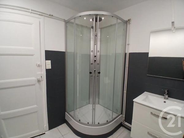Immeuble à vendre  280 m 2   NERIS LES BAINS  - 03