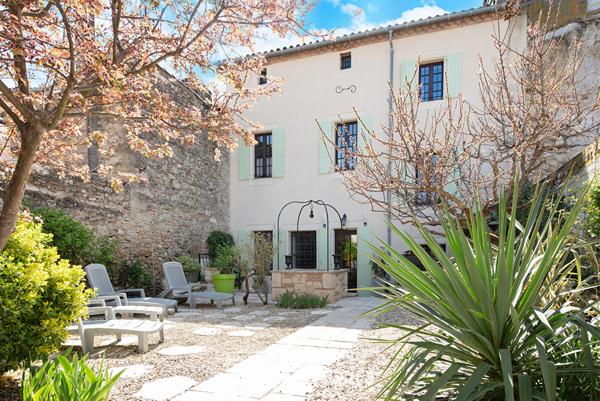 Maison de caractère avec studio en coeur de village, entre CASTRES et REVEL