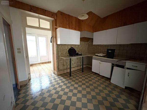 Maison de ville à vendre à Les Villages-Vovéens dans l'Eure-et-Loir (28150), ref : 73   
Centre-ville