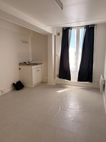 A LOUER STUDIO PROCHE CENTRE VILLE DE ST QUENTIN 02100