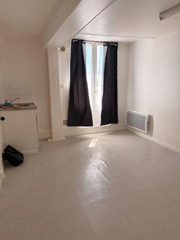 A LOUER STUDIO PROCHE CENTRE VILLE DE ST QUENTIN 02100